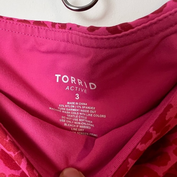Torrid Active Performance Core Crop Leggings 3x V Day Pink Leopard Plus Size - Picture 7 of 10